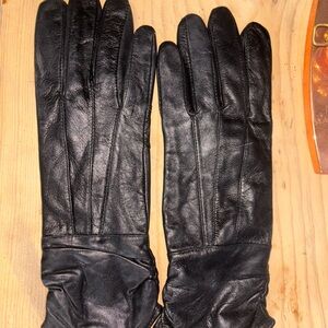 Nordstrom Classic Black Leather Gloves